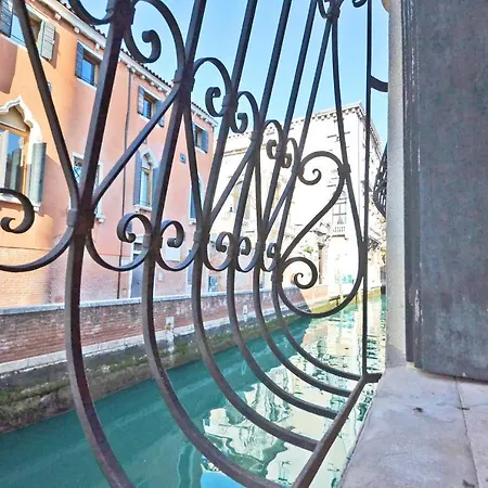 San Barnaba On The Canal Venice Exterior photo