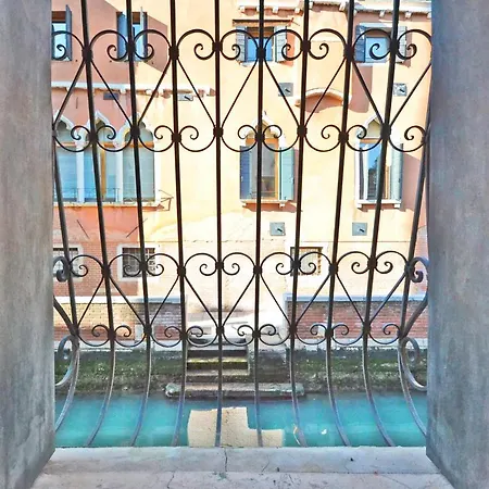San Barnaba On The Canal Venice Exterior photo
